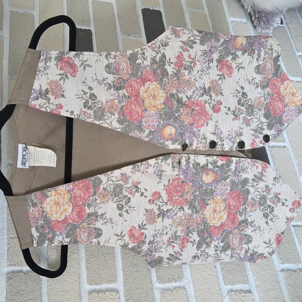 Vintage Floral Women's Vest By Ardmore - Picture 12 of 13